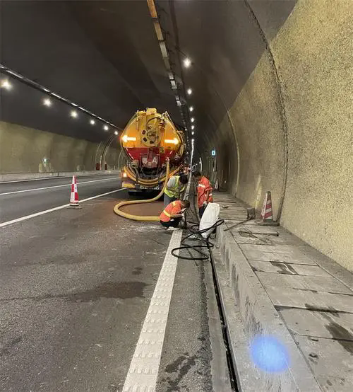 乳源隧道排水渠清淤